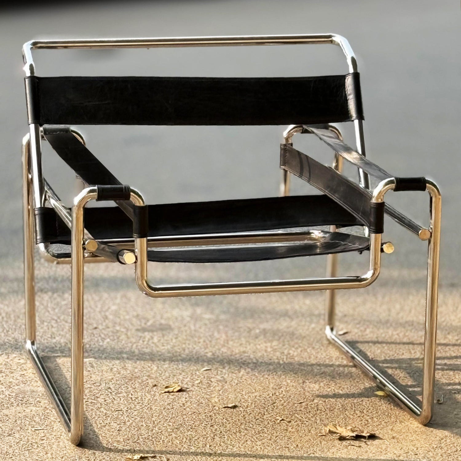 THE ICONIC WASSILI CHAIR