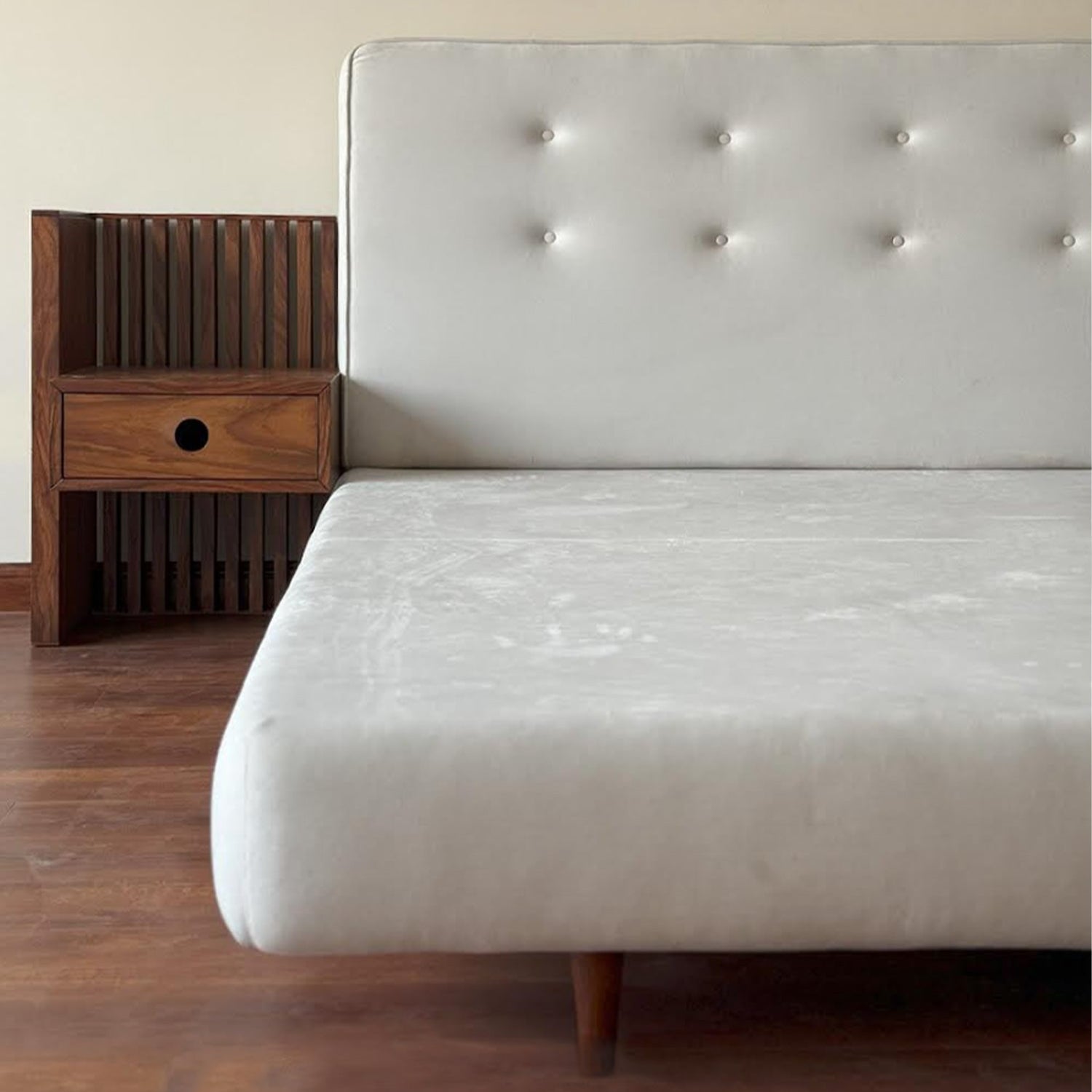 MID-CENTURY WABI BED