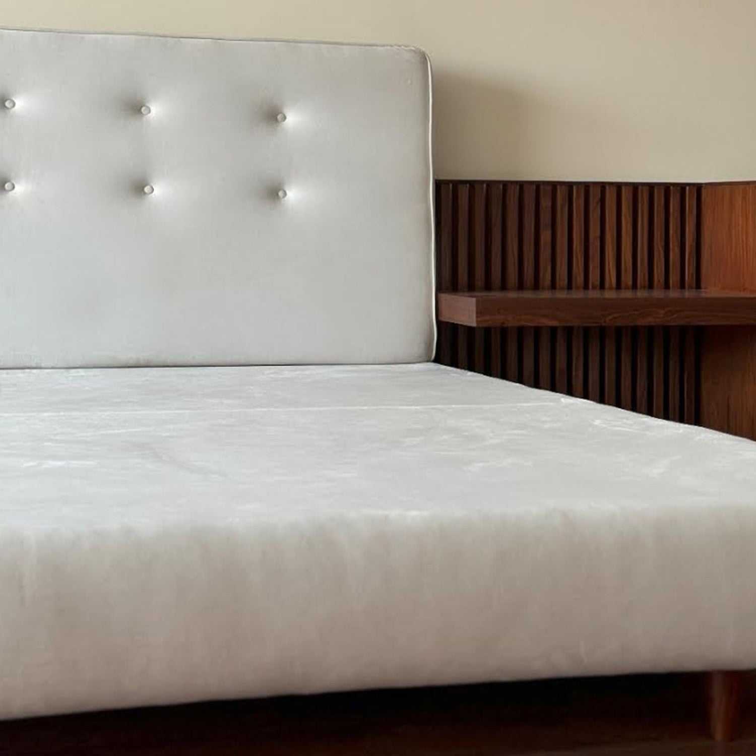 THE MID-CENTURY WABI BED