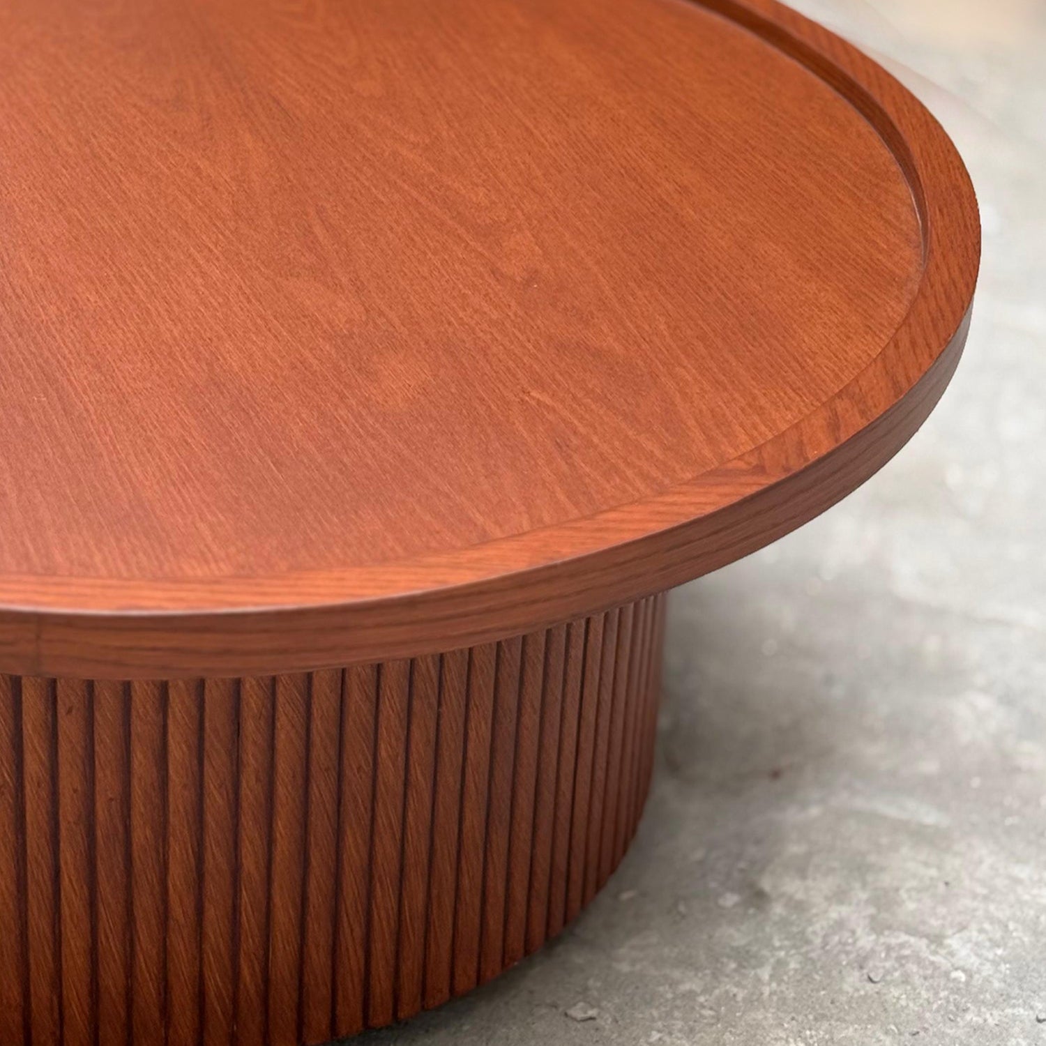 THE CLASSIC ROUND WOODEN TABLE